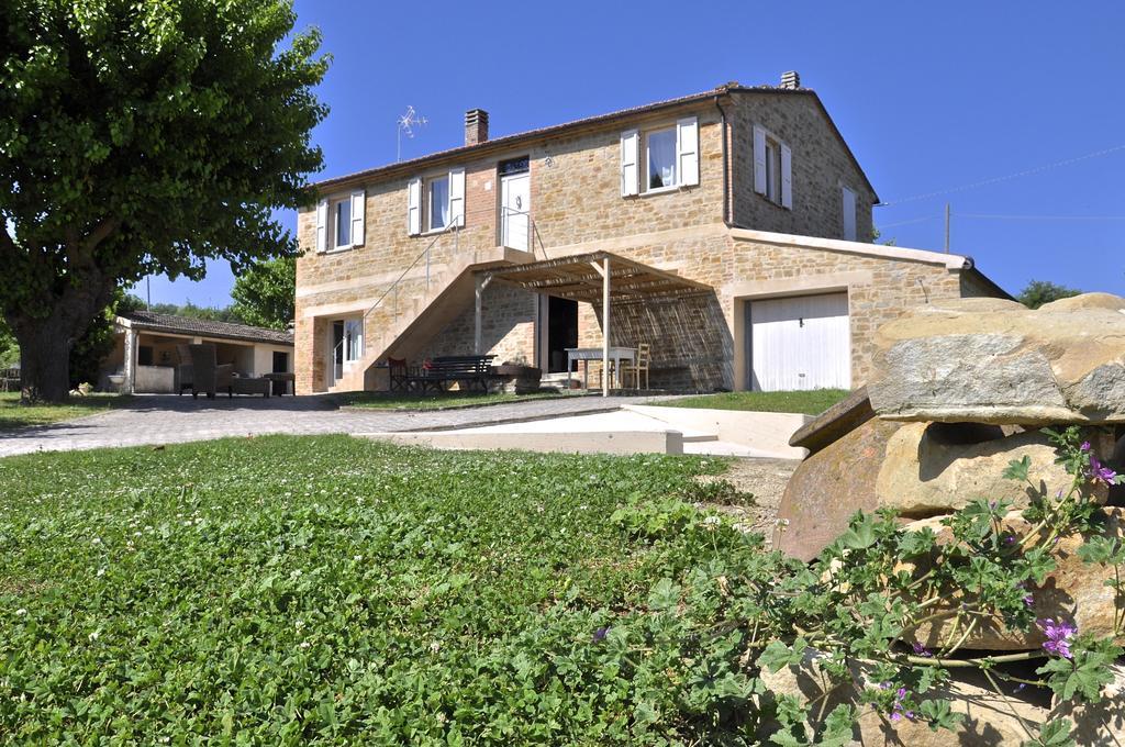 Gasthaus Tuttaterra Serra San Quirico Exterior foto